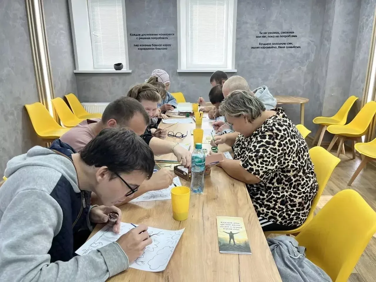 Рисуем осень: творим вместе в Молодёжном центре „ТАУ“!