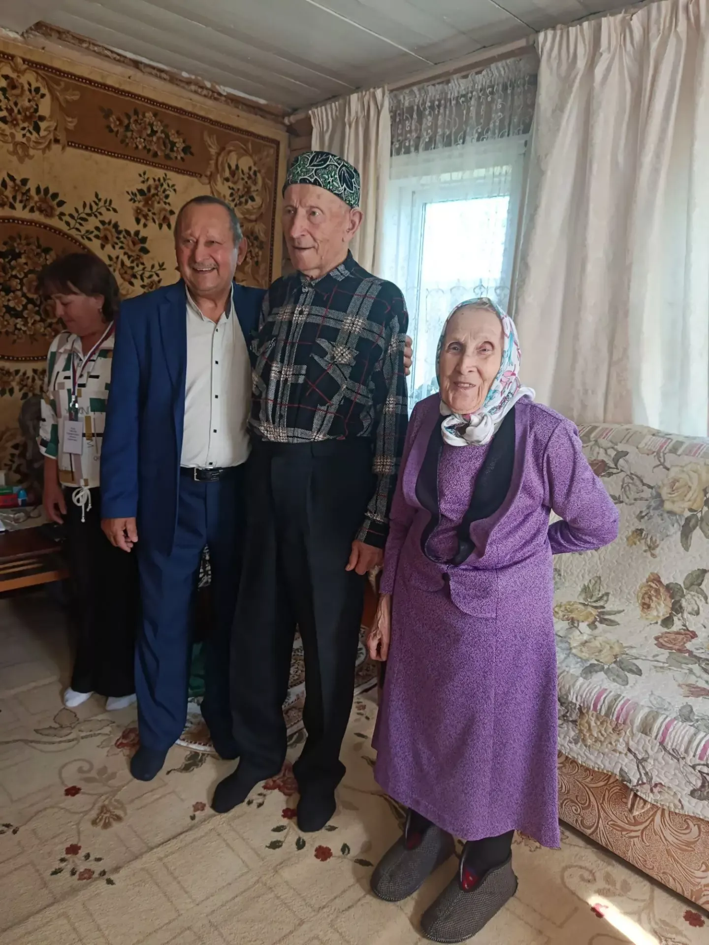 Кәкре Елга авылында Гөлсинә һәм Әмир Әхмәтовлар өйләрендә тавыш бирделәр