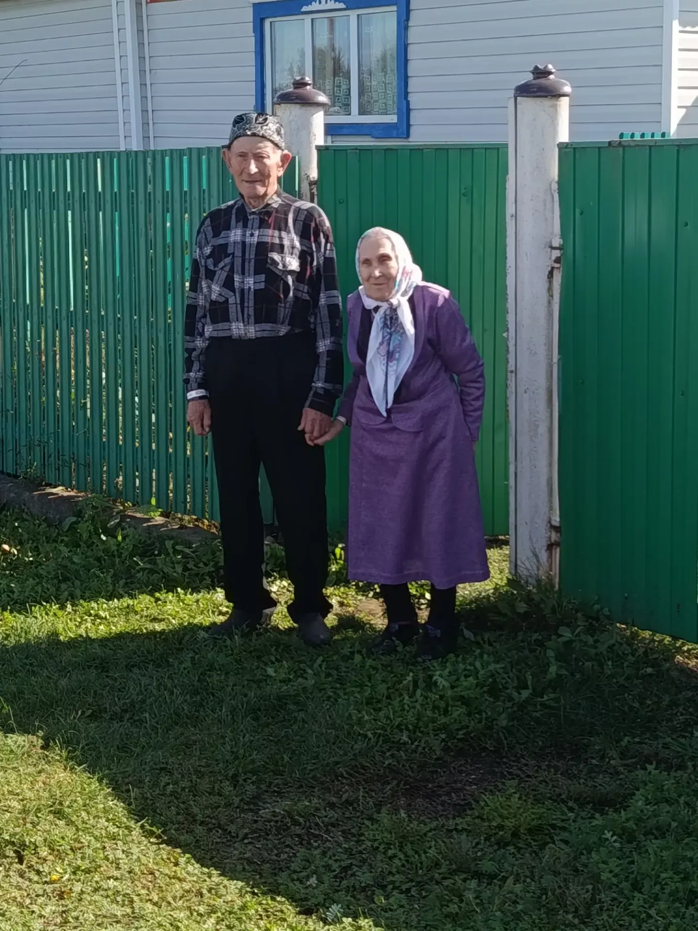 Кәкре Елга авылында Гөлсинә һәм Әмир Әхмәтовлар өйләрендә тавыш бирделәр