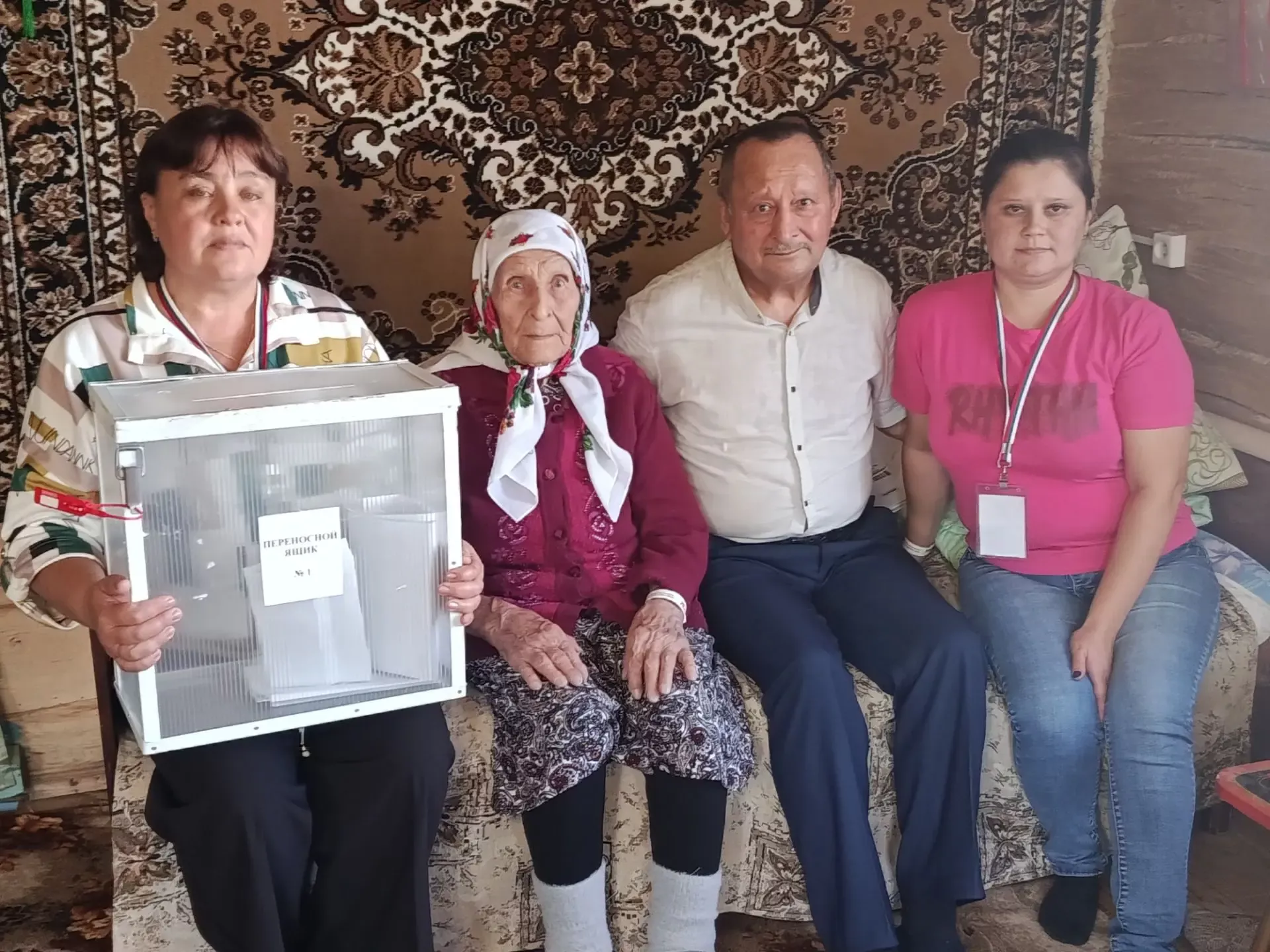 Кәкре Елга авылында яшәүче гасыр чордашы Хаҗия апа Баһаветдинова да үз тавышын өйдә бирде