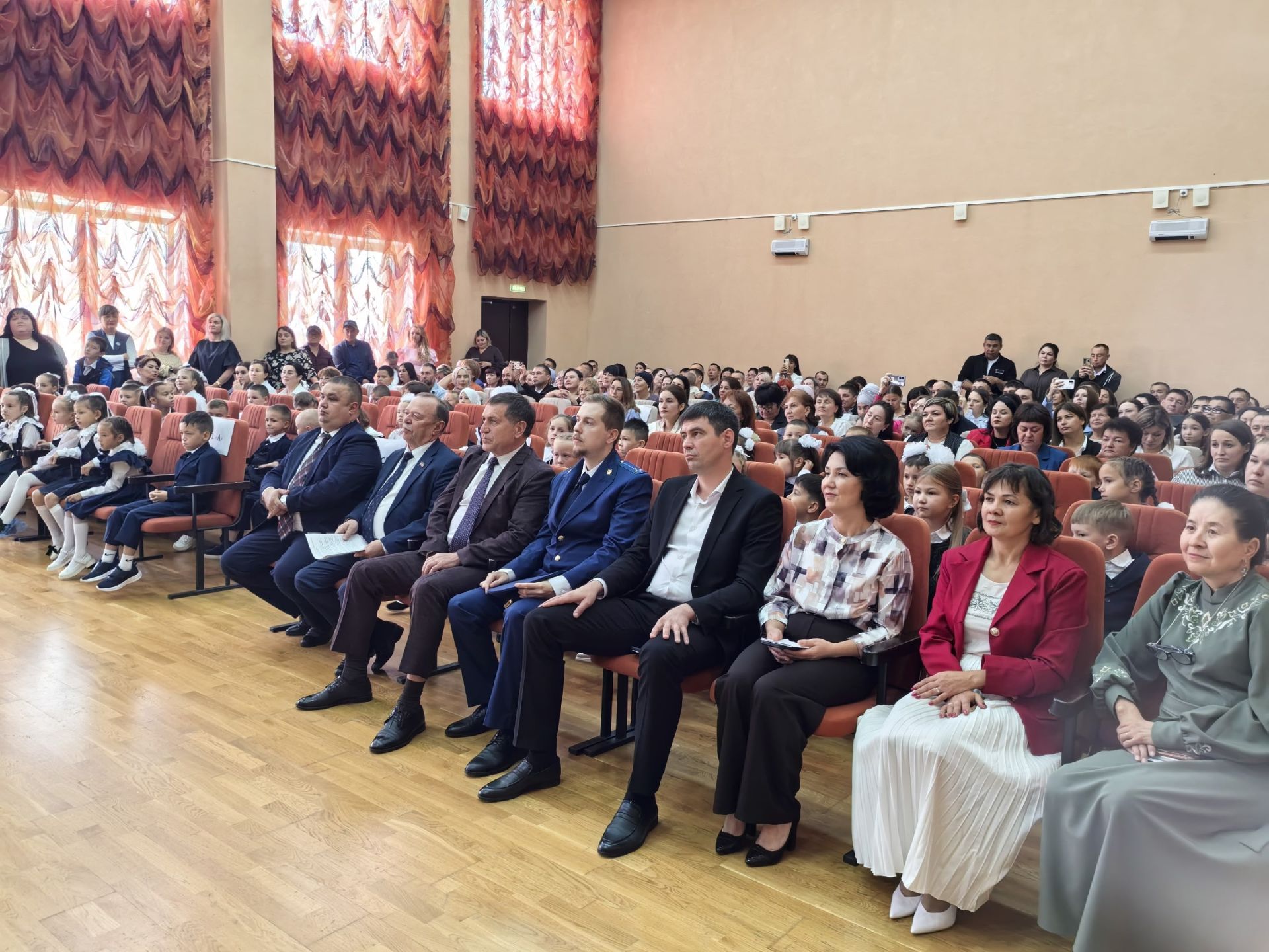 Азнакайның беренче мәктәбендә Белем бәйрәме