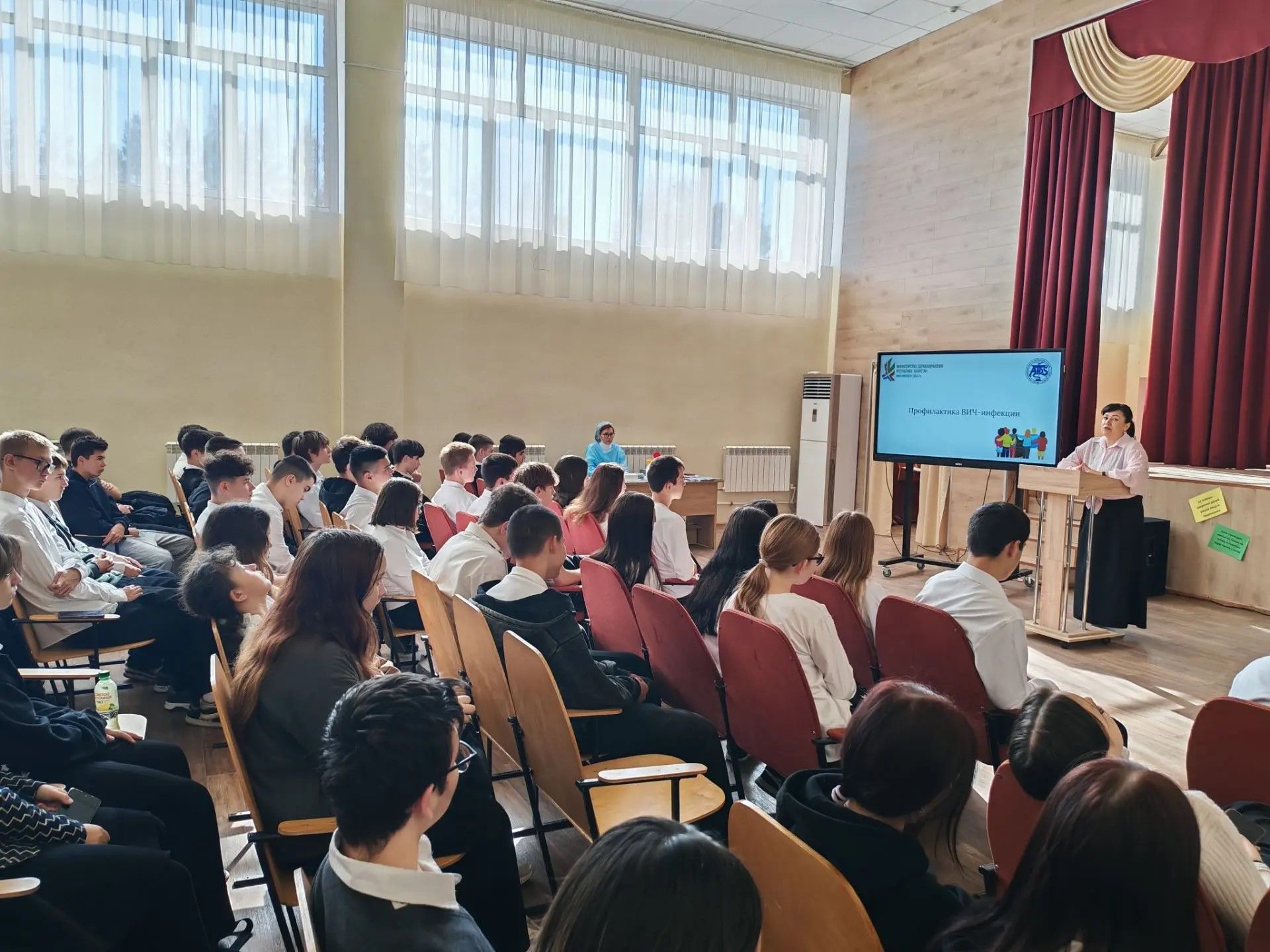 В Азнакаевском политехническом техникуме провели День профилактики ВИЧ-инфекции среди молодежи