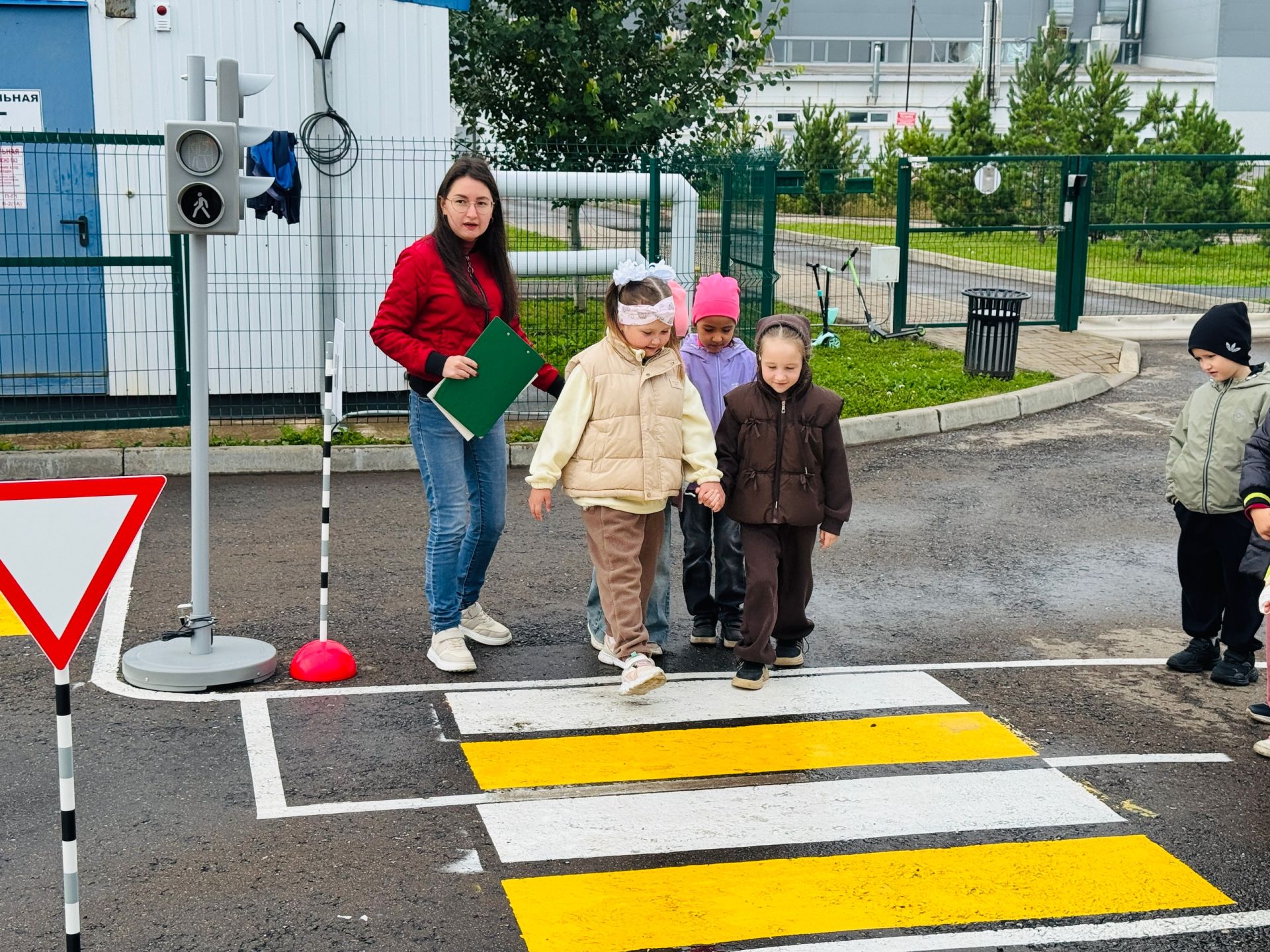 Специалисты Культурного центра организовали  мероприятие по БДД «Пешеходы на дорогах»