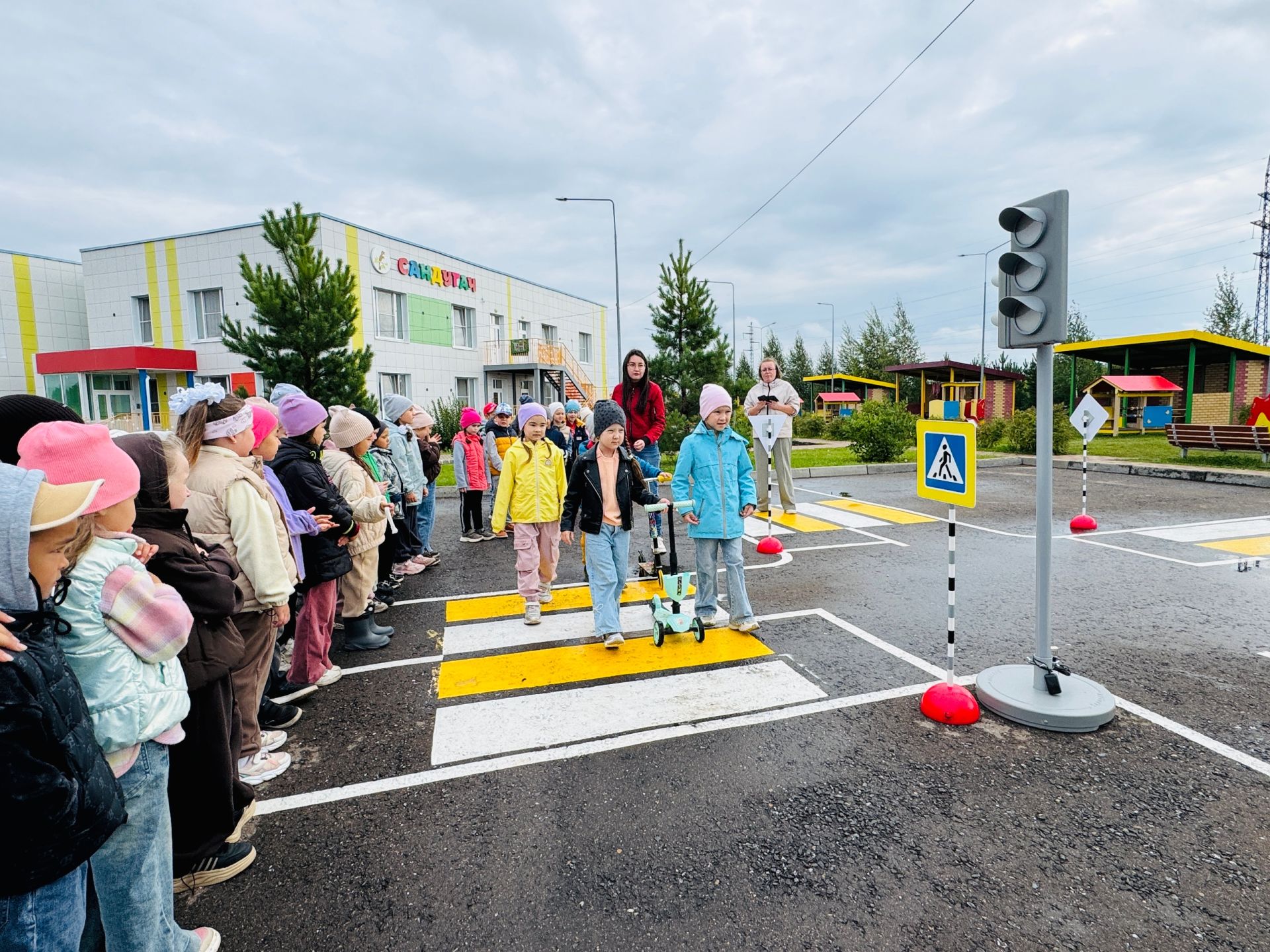 Специалисты Культурного центра организовали  мероприятие по БДД «Пешеходы на дорогах»