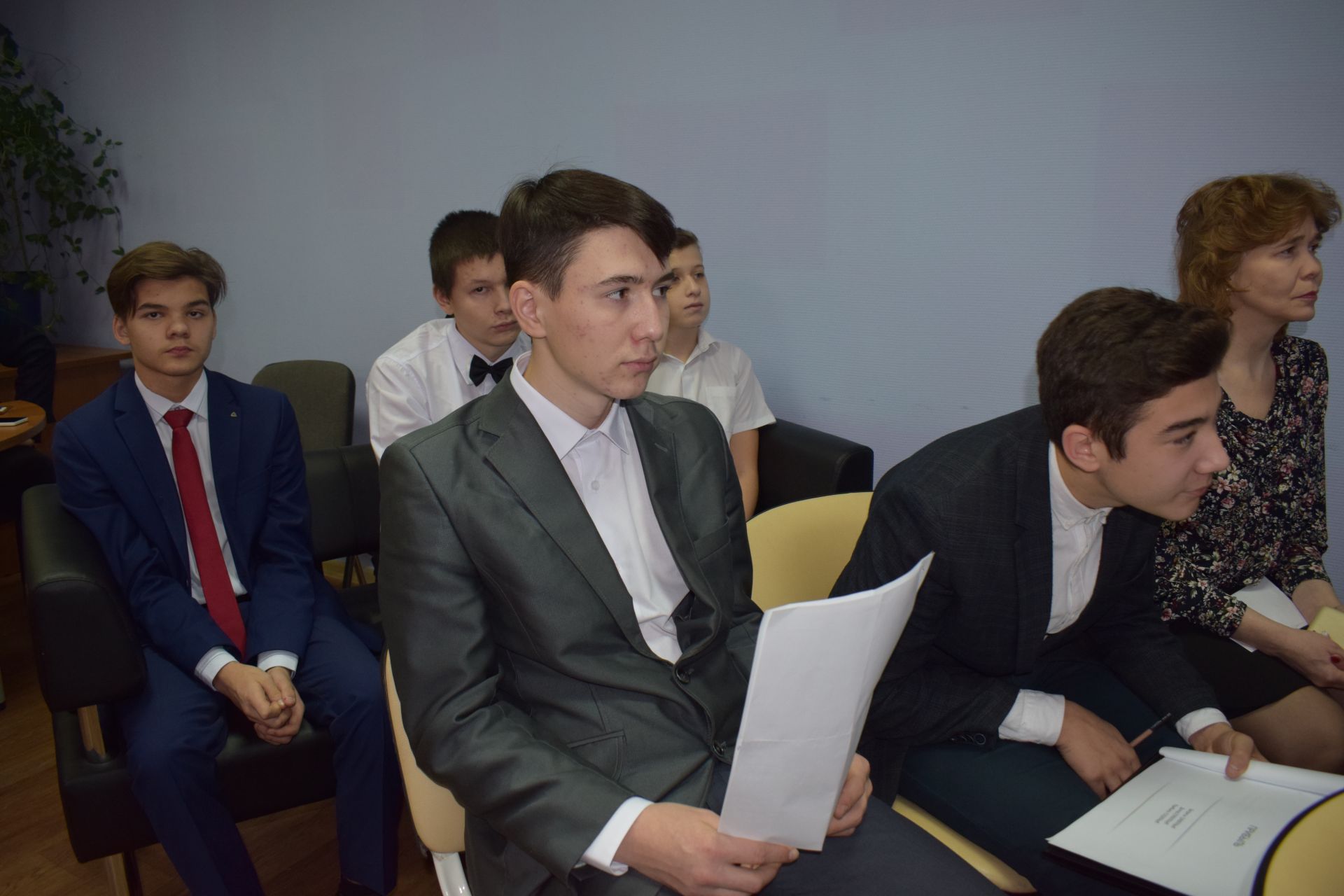 Старшеклассники, прошедшие обучение на курсах «Основы бизнеса» в Центре занятости населения города Азнакаево, защитили свои проекты, разработанные на основе полученных здесь знаний