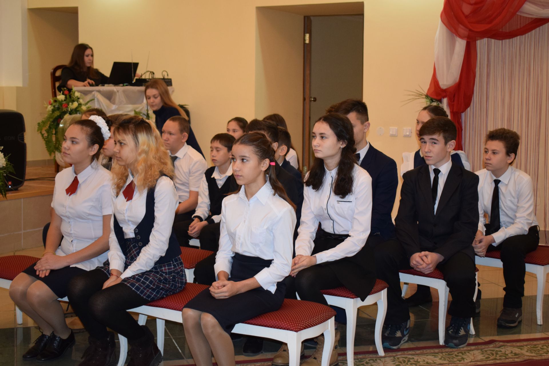Какой сюрприз ждал азнакаевских школьников к 25-летию Конституции страны?