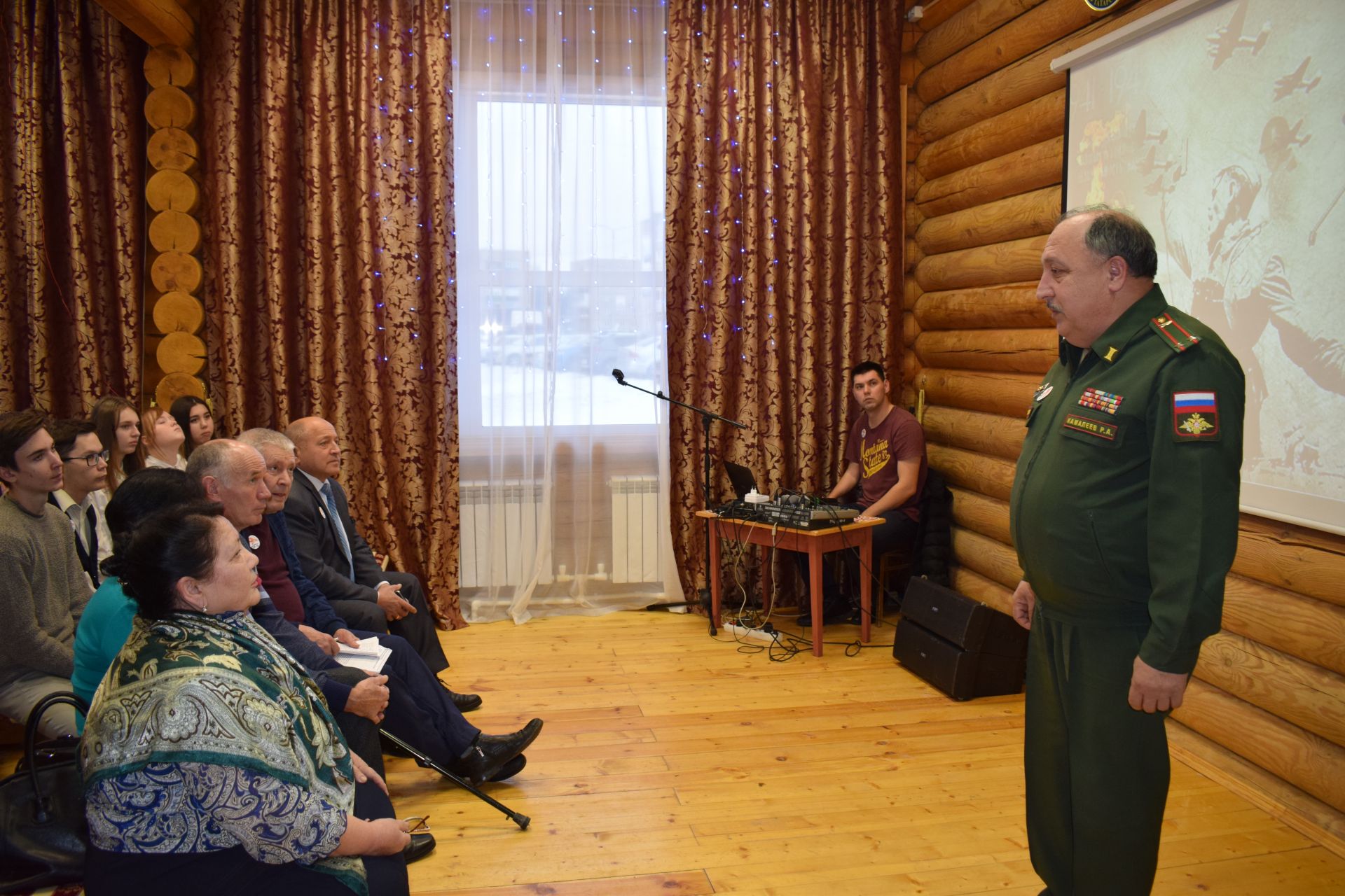 В Азнакаево почтили память неизвестных солдат