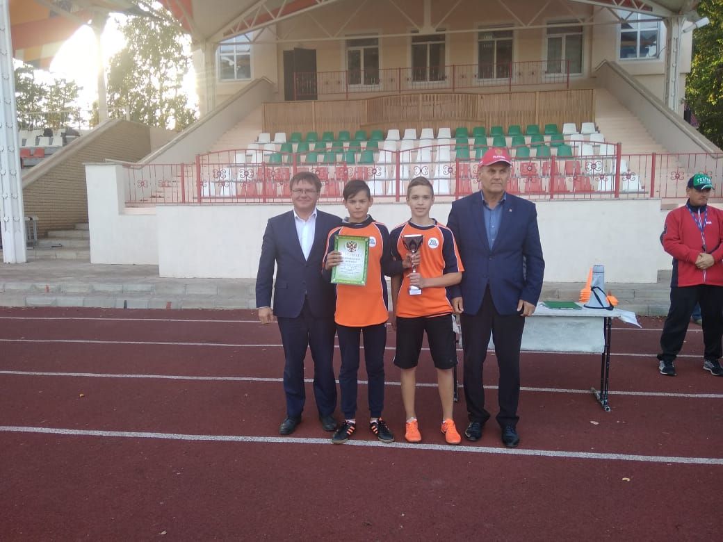 Азнакаевские школьники сразились в турнире по футболу
