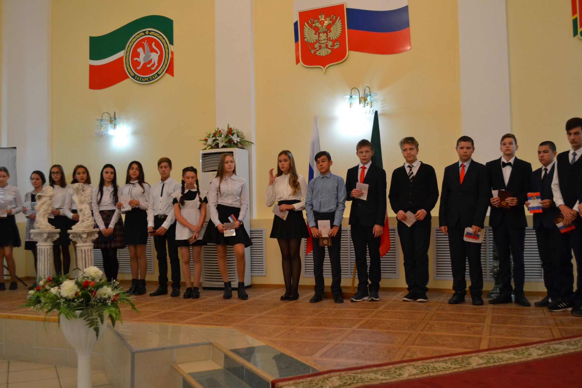 Торжественное вручение паспортов школьникам Азнакаево