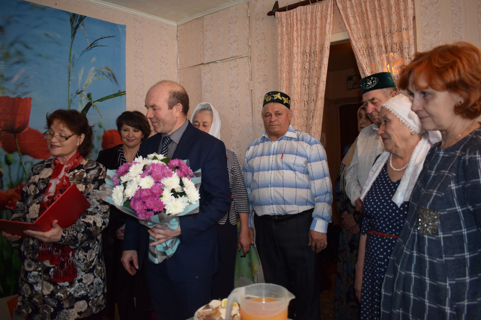 Глава Азнакаевского муниципального района поздравил с 90-летним юбилеем Замалиеву Гасиму Махмутовну