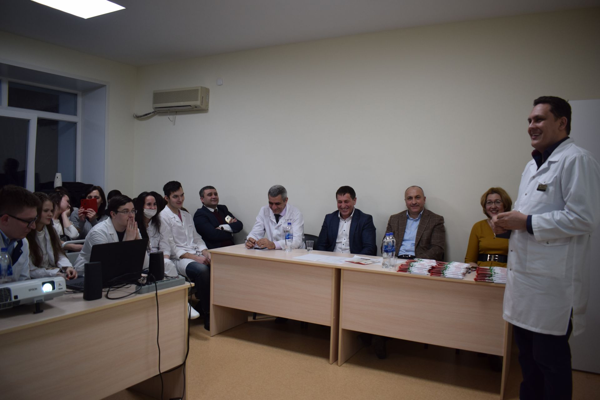 Руководители Азнакаевского района встретились с будущими врачами