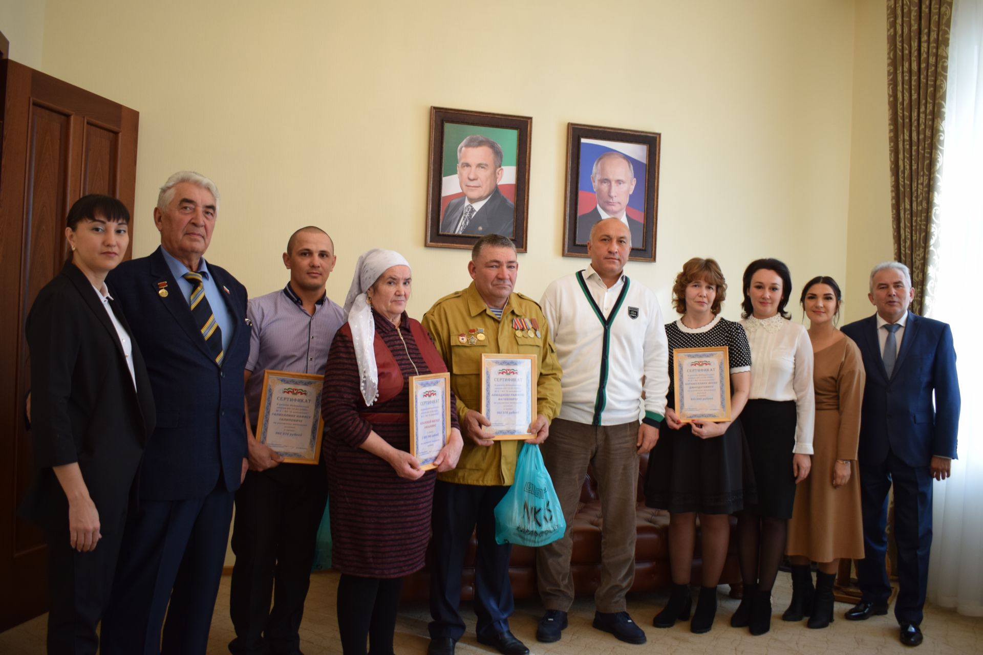 В Азнакаево сертификаты на улучшение жилищных условий получили вдовы ветеранов Великой Отечественной войны, ветераны афганской, чеченской войн
