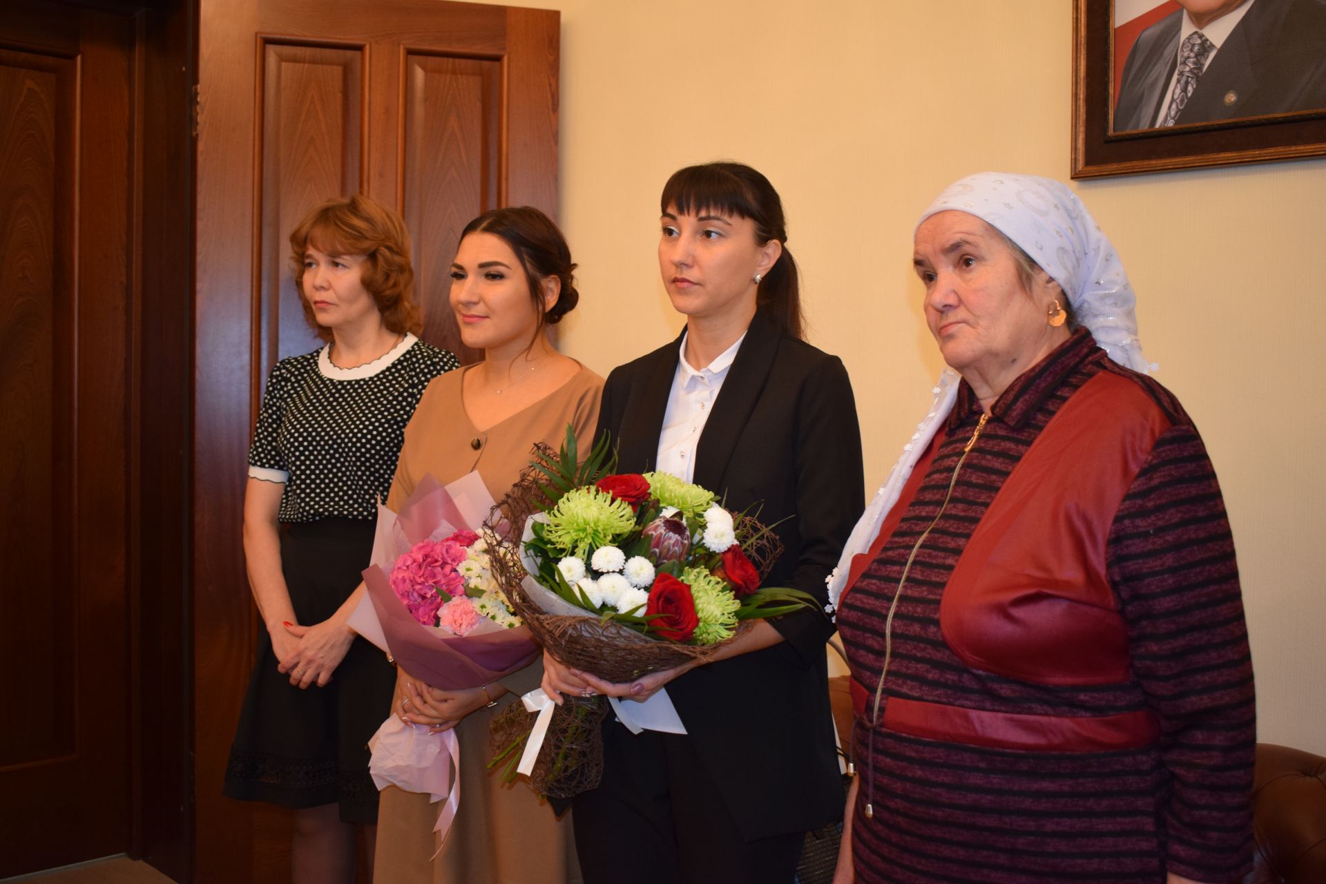 В Азнакаево сертификаты на улучшение жилищных условий получили вдовы ветеранов Великой Отечественной войны, ветераны афганской, чеченской войн