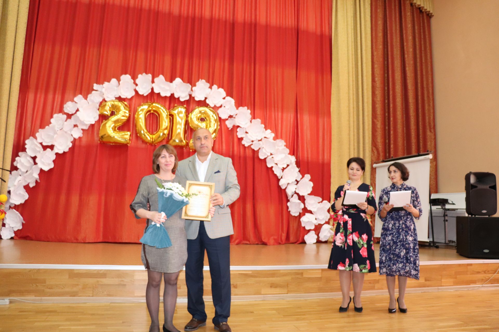 В Азнакаево наградили лучших учителей