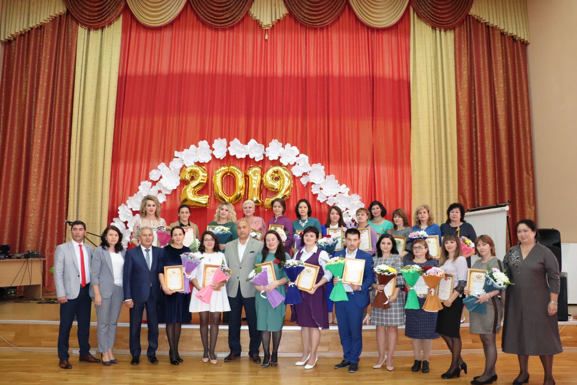 В Азнакаево наградили лучших учителей