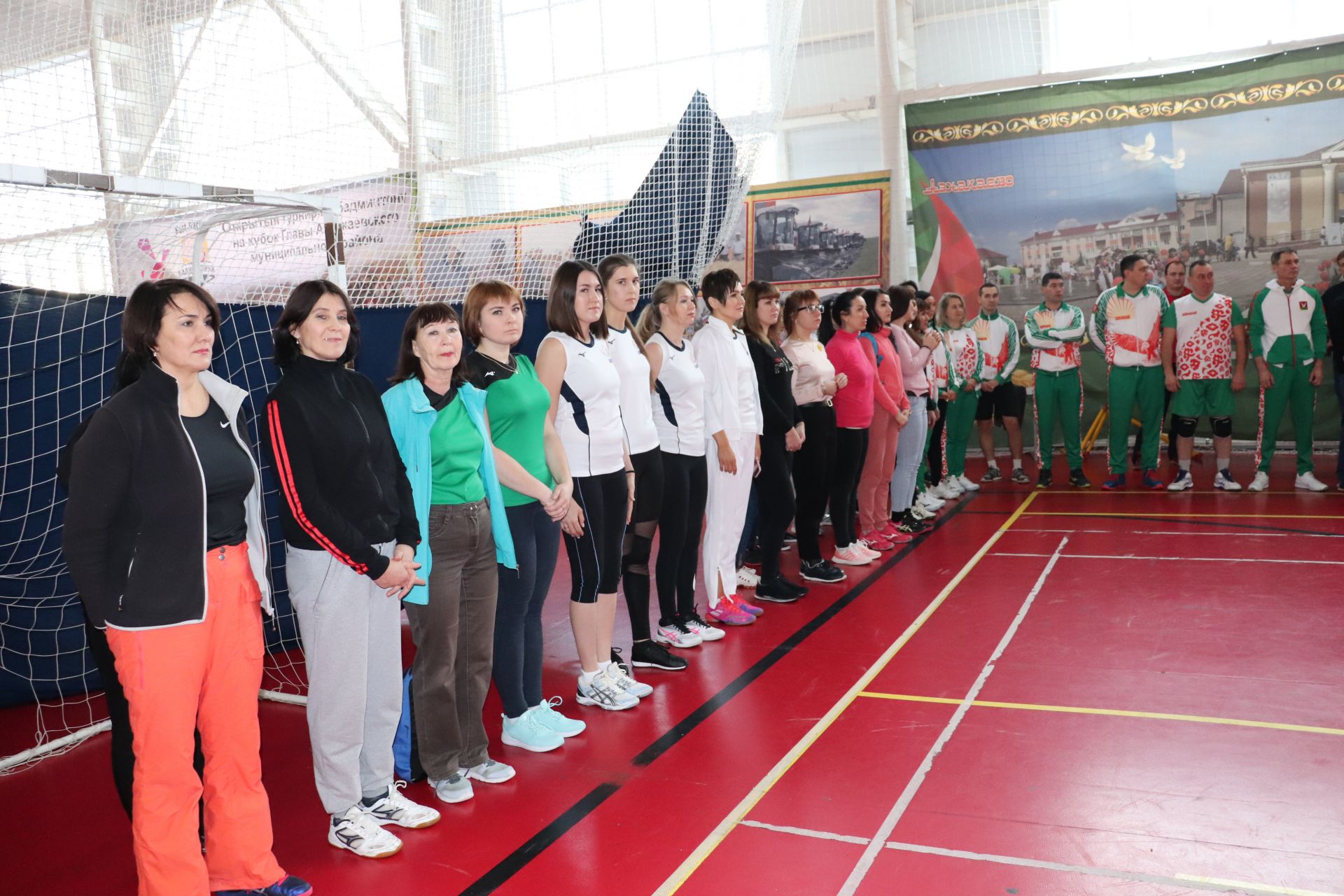 В Азнакаево состоялись соревнования по волейболу, посвященные Международному дню борьбы против коррупции