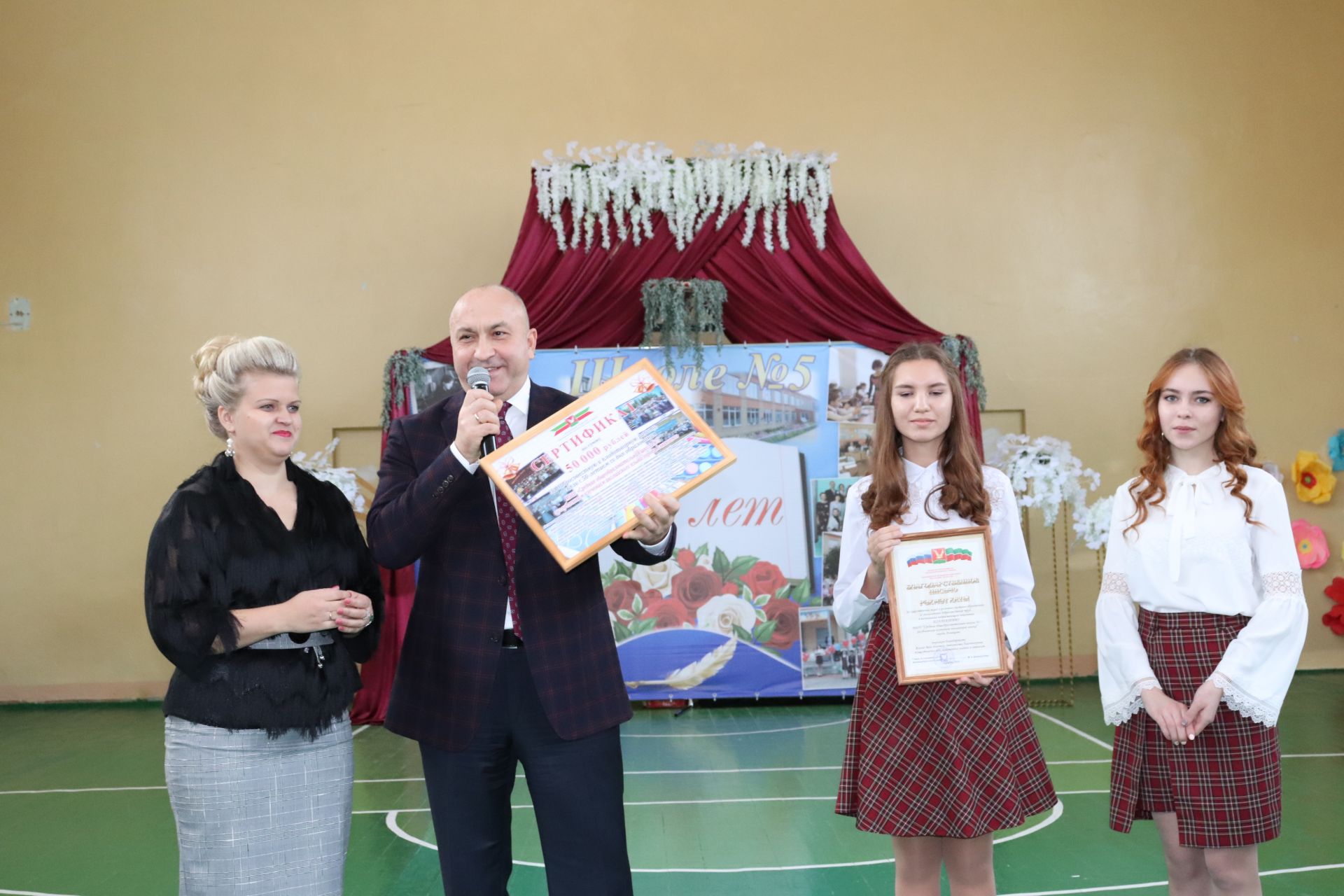 Школа №5 г.Азнакаево отметила золотой юбилей