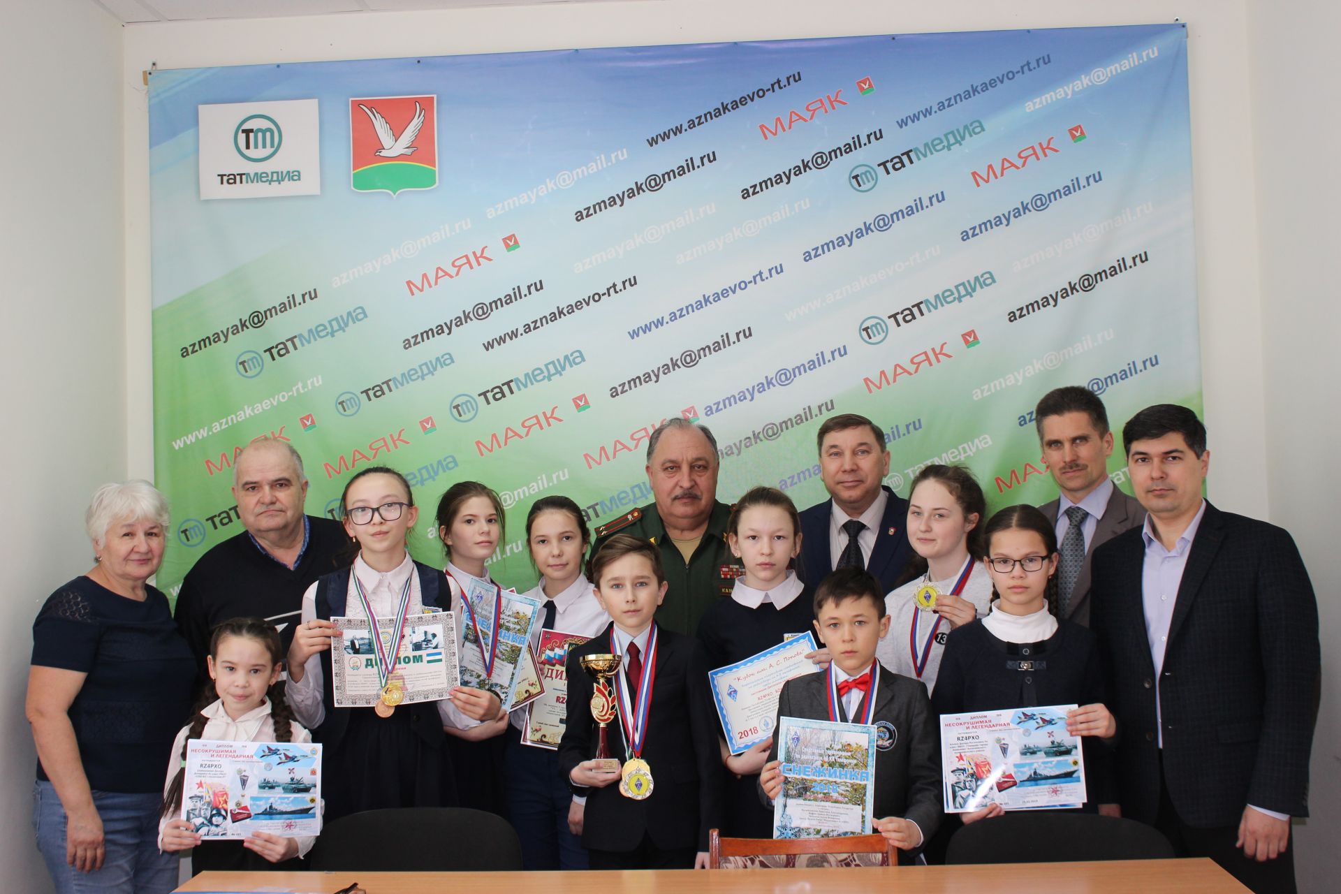 Азнакаевских юных радиолюбителей наградили в редакции газеты “Маяк”