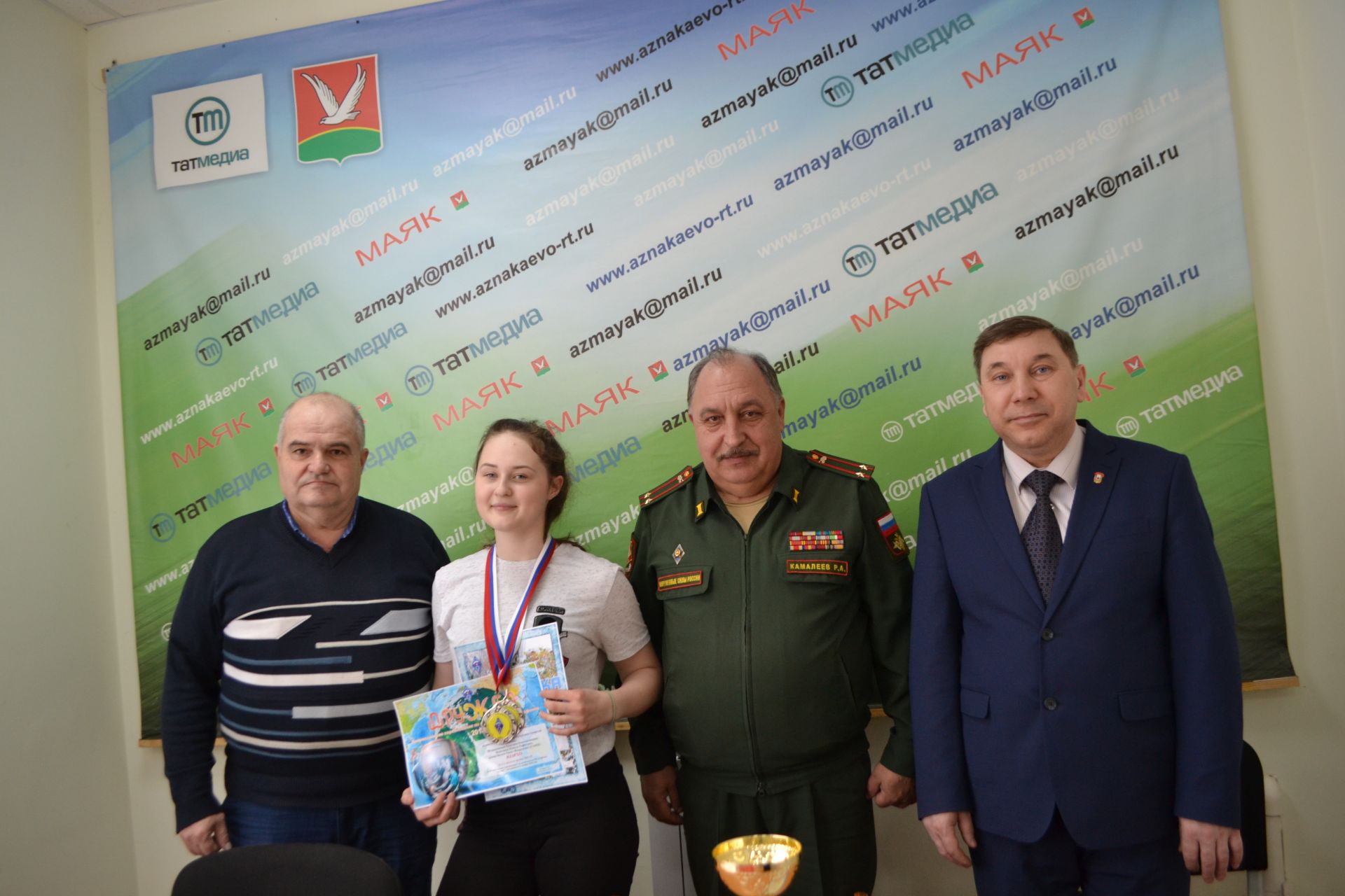 Азнакаевских юных радиолюбителей наградили в редакции газеты “Маяк”
