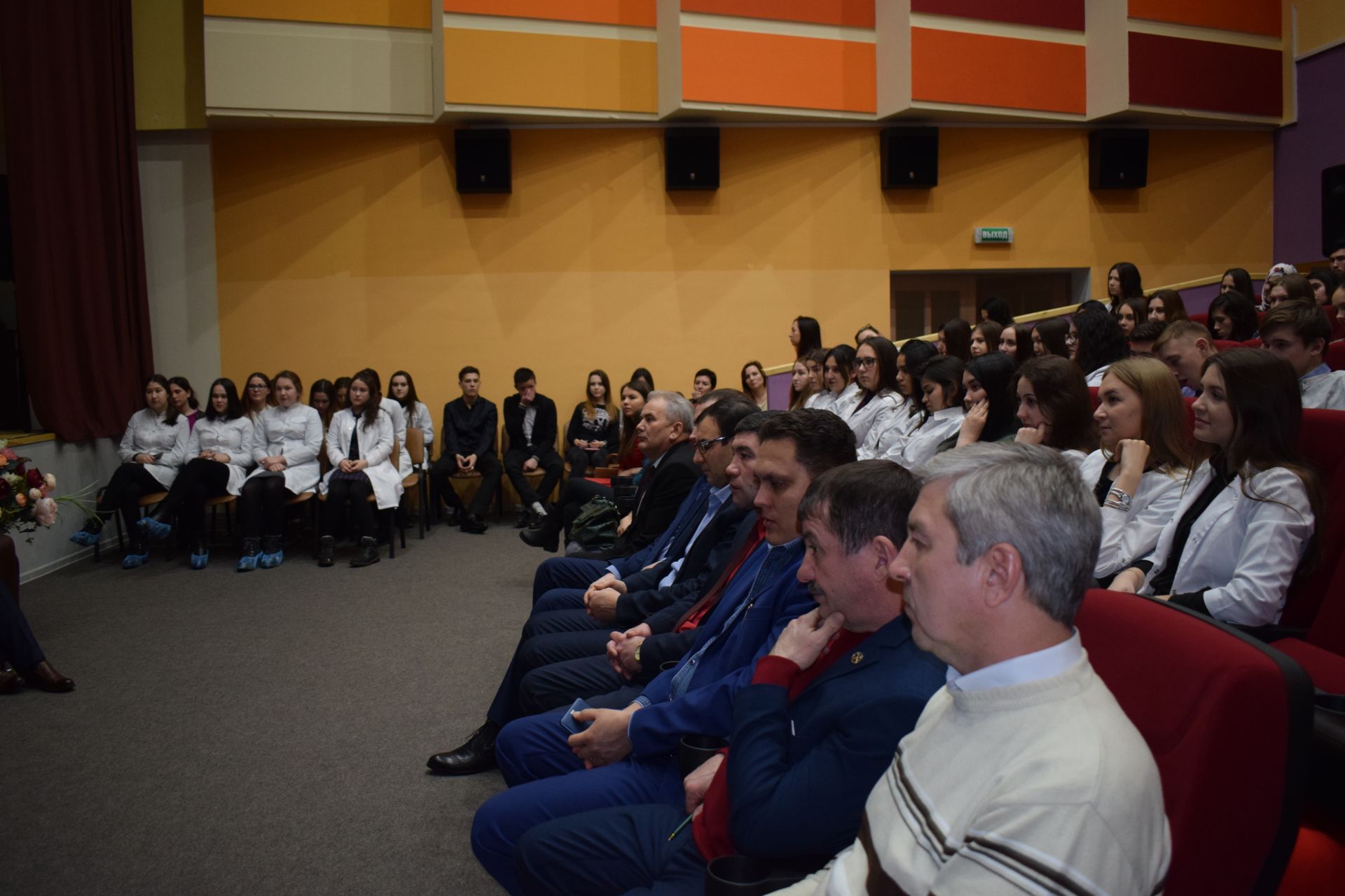 Глава района Марсель Шайдуллин встретился с азнакаевскими юношами и девушками, получающими образование в различных учебных заведениях страны