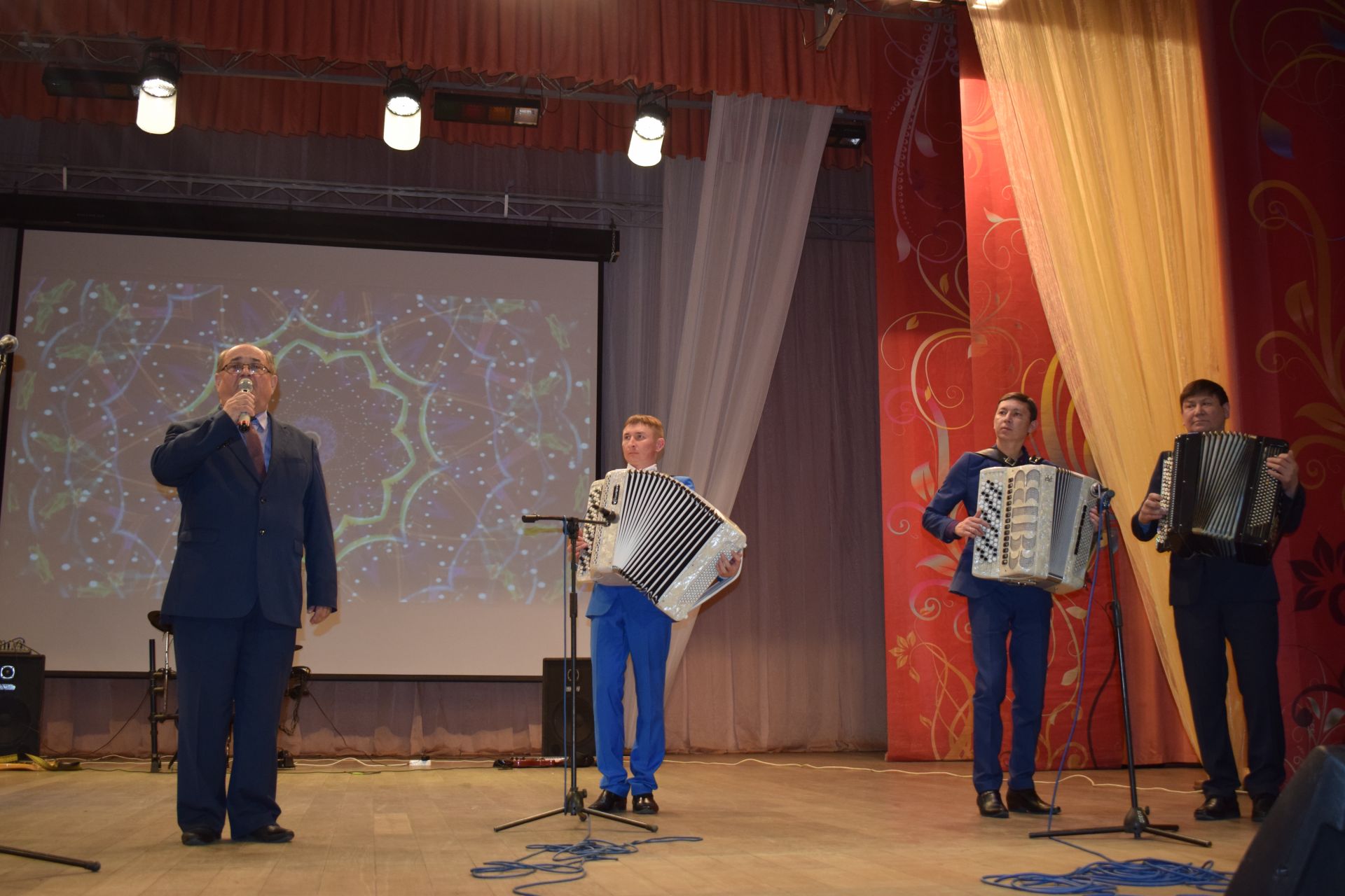 В Азнакаево состоялся гала-концерт конкурса народной песни «Халкым моннары»