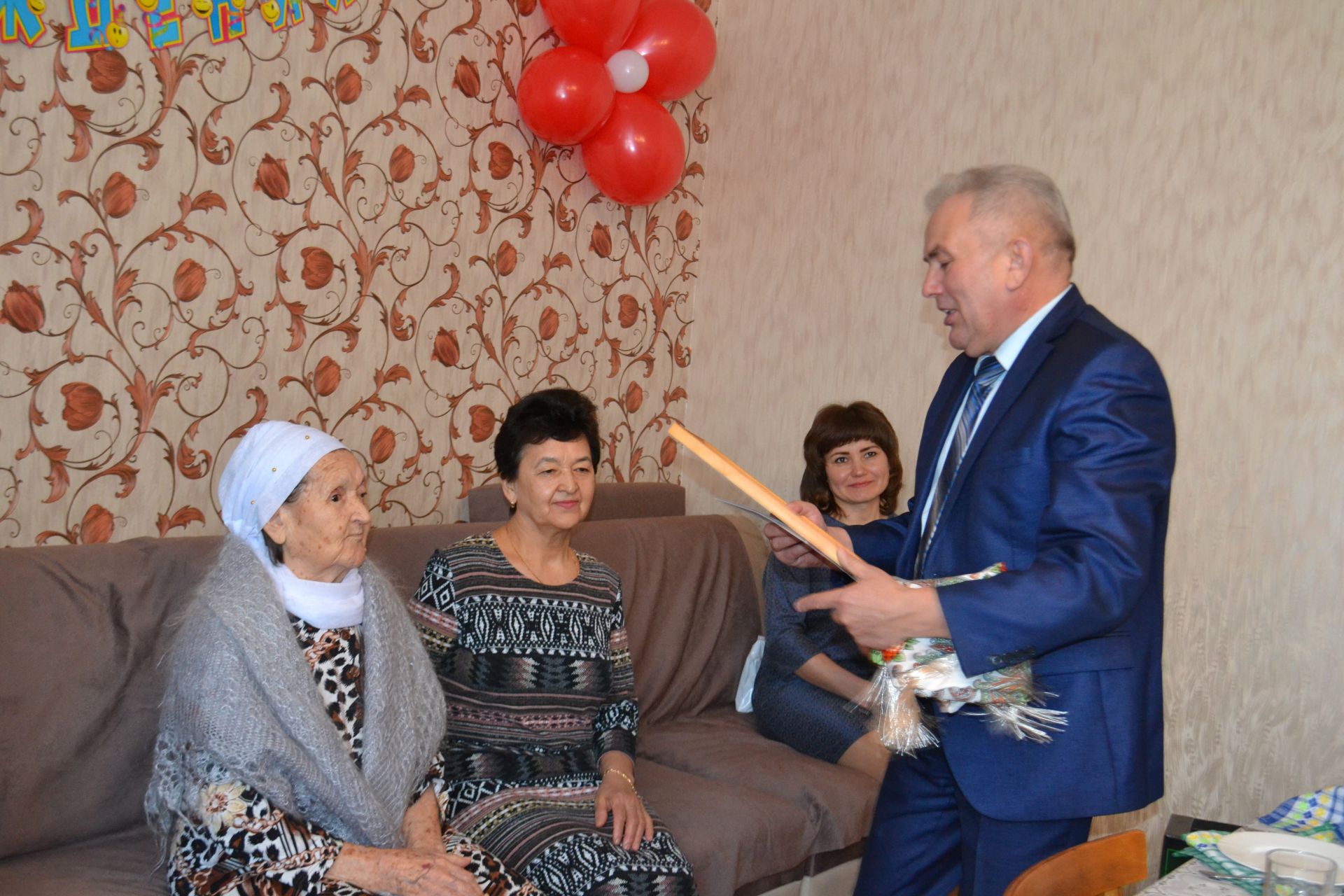 Гасима Исламова из поселка Яна - Юл отметила свое 90-летие