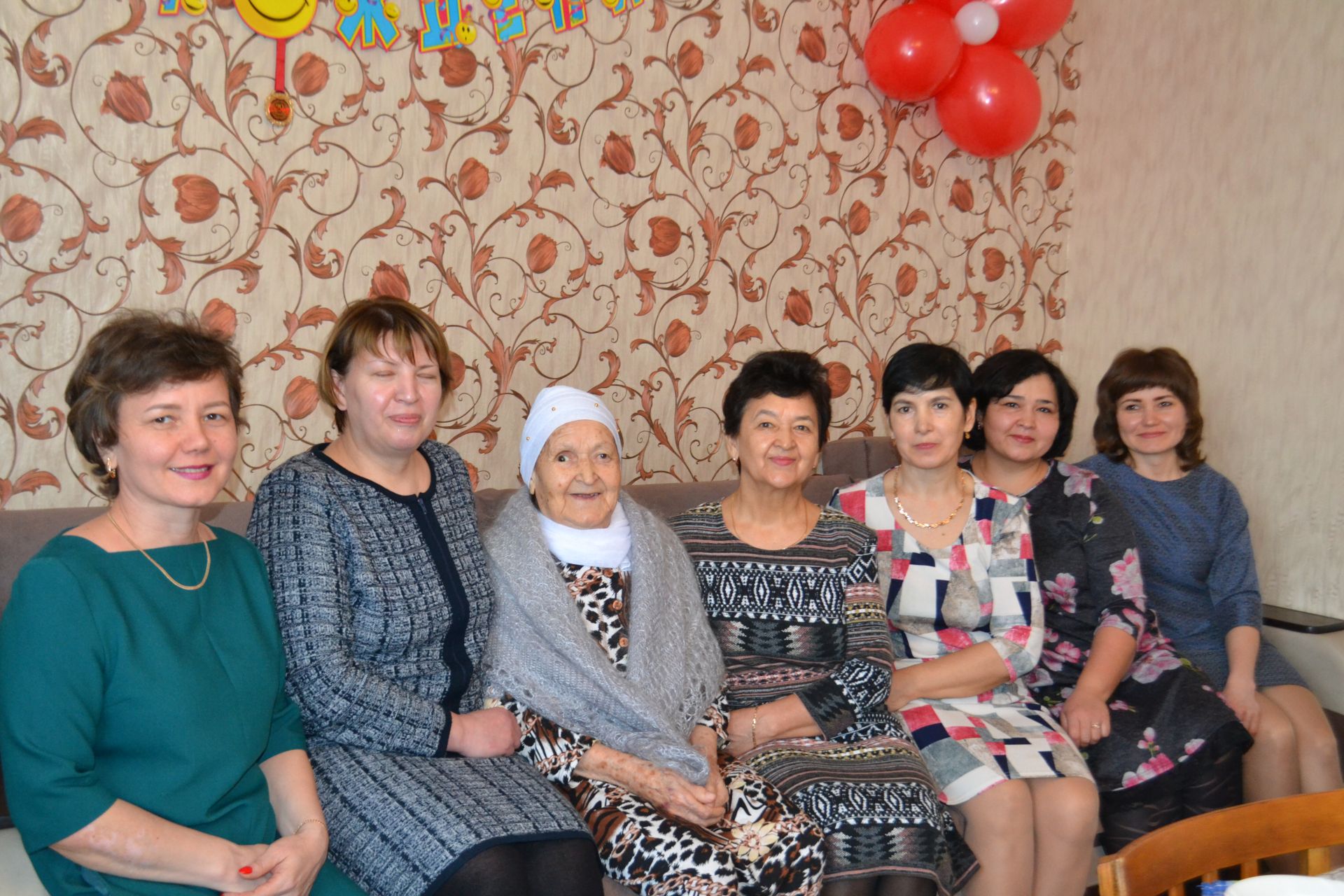 Гасима Исламова из поселка Яна - Юл отметила свое 90-летие