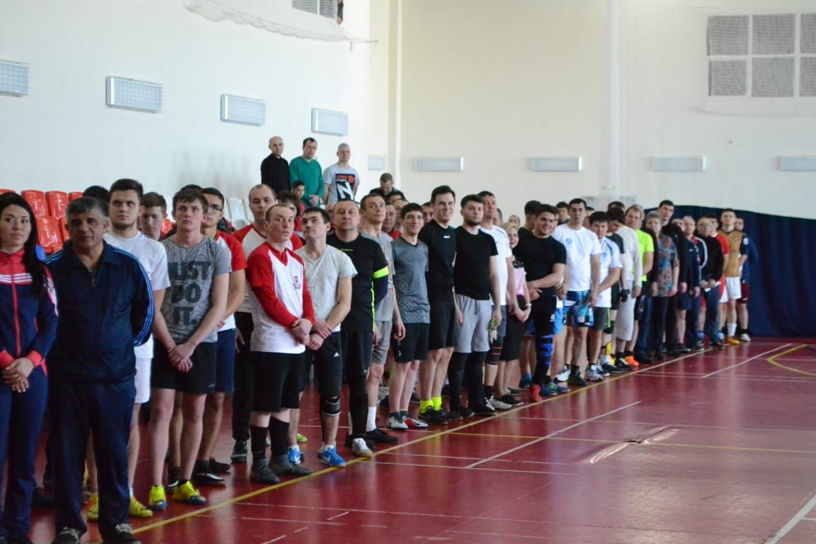 В Азнакаево прошли соревнования по футболу, посвященные памяти Расиха Шакурова