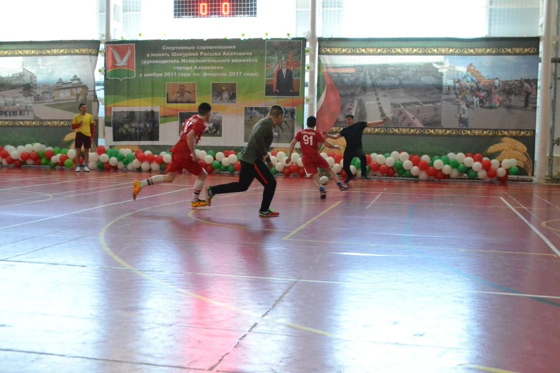 В Азнакаево прошли соревнования по футболу, посвященные памяти Расиха Шакурова