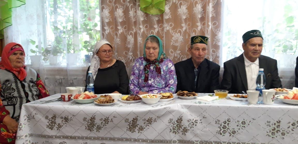 В селе Татшуган состоялся праздничный обед в честь Курбан-байрам