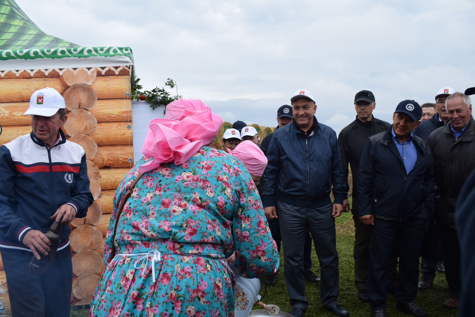 Татарстан Президенты Рөстәм Миңнеханов: “Азнакайда бердәм халык яши”