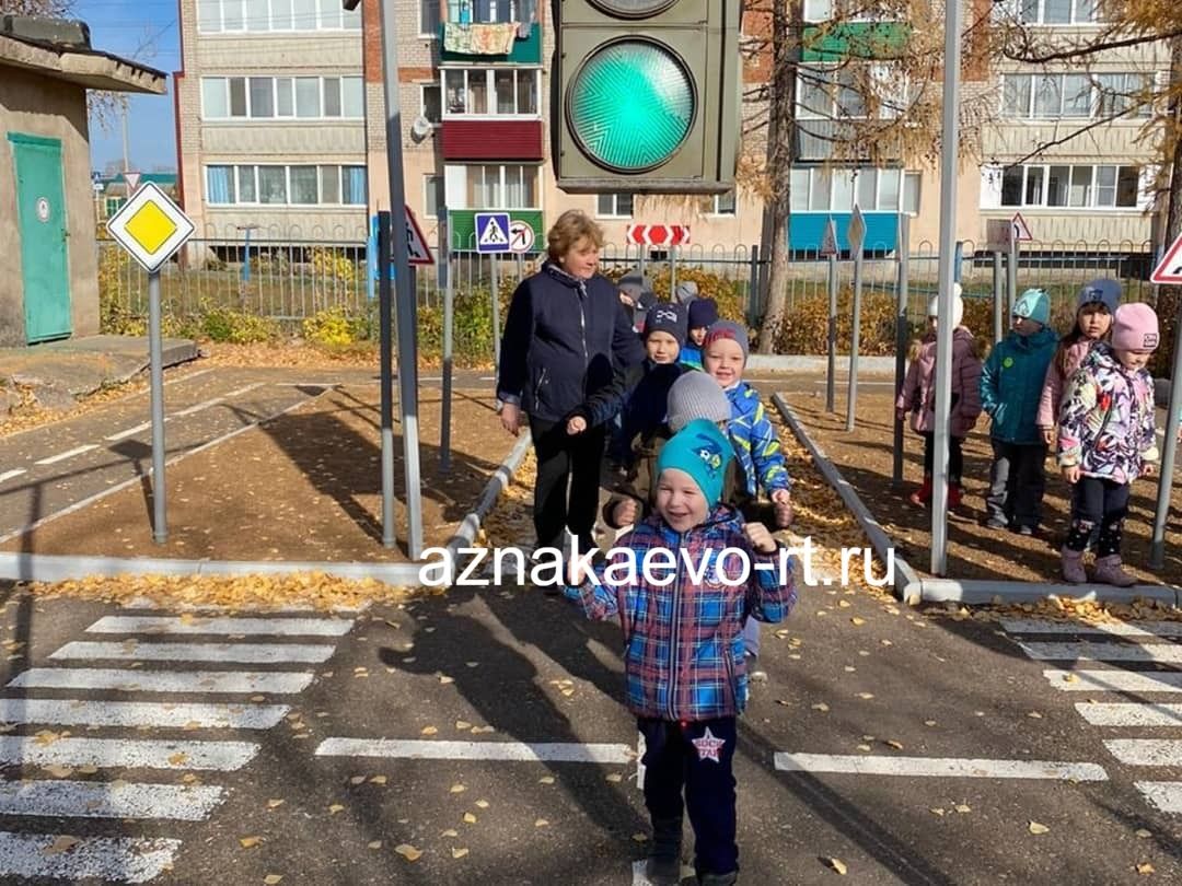 Автогородок помогает азнакаевским малышам изучать правила дорожного движения
