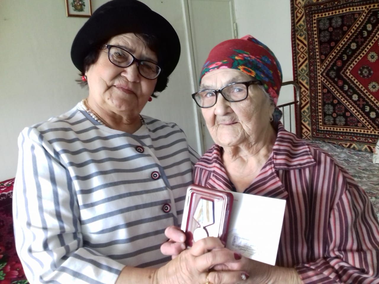 В Азнакаево вручают юбилейные медали ветеранам