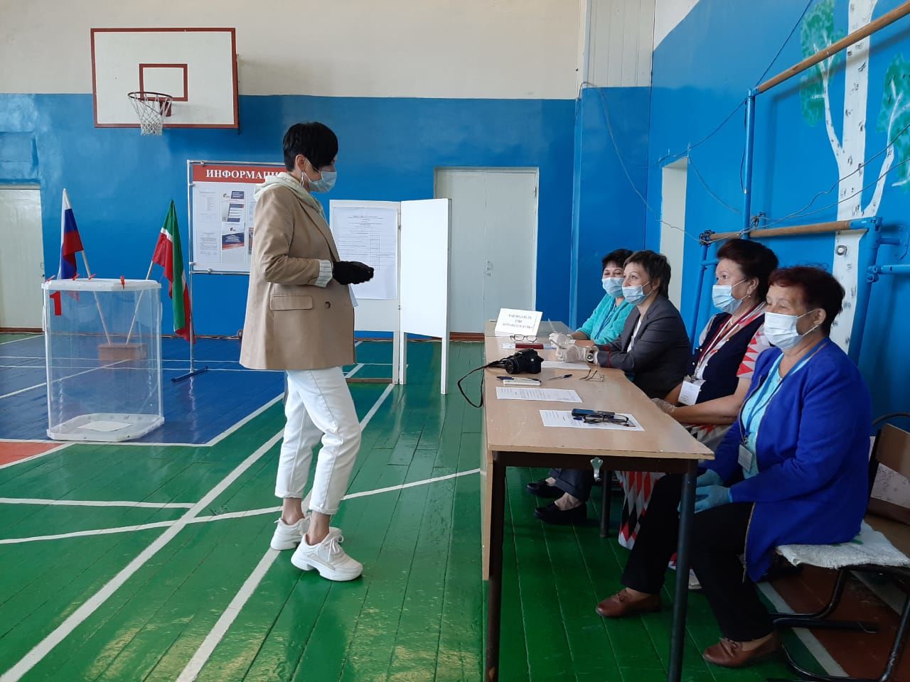 Азнакаевцы голосуют по поправкам в Основной закон страны