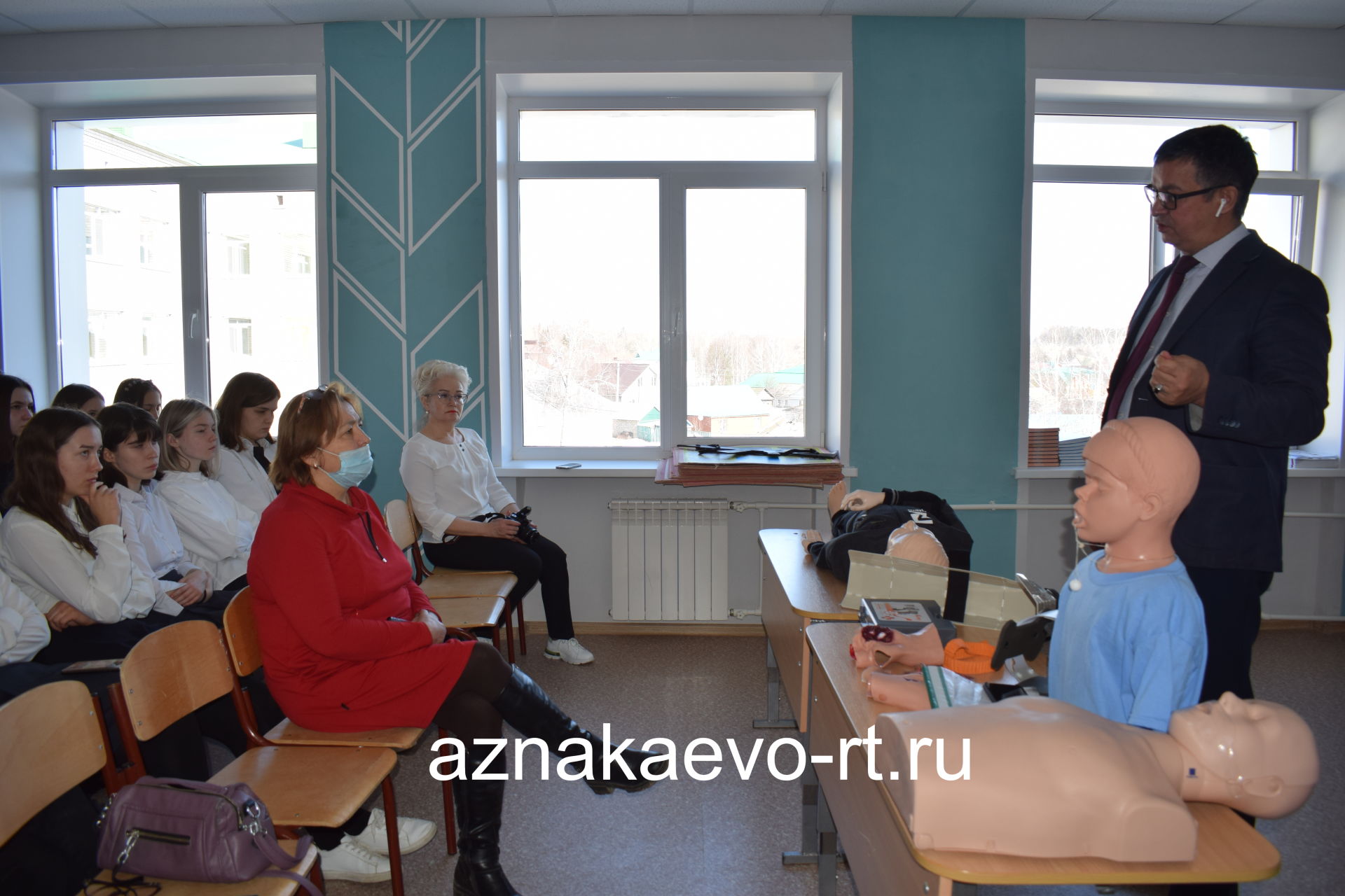 Активисты ТОС №6 организовали познавательную встречу с врачом для учащихся гимназии