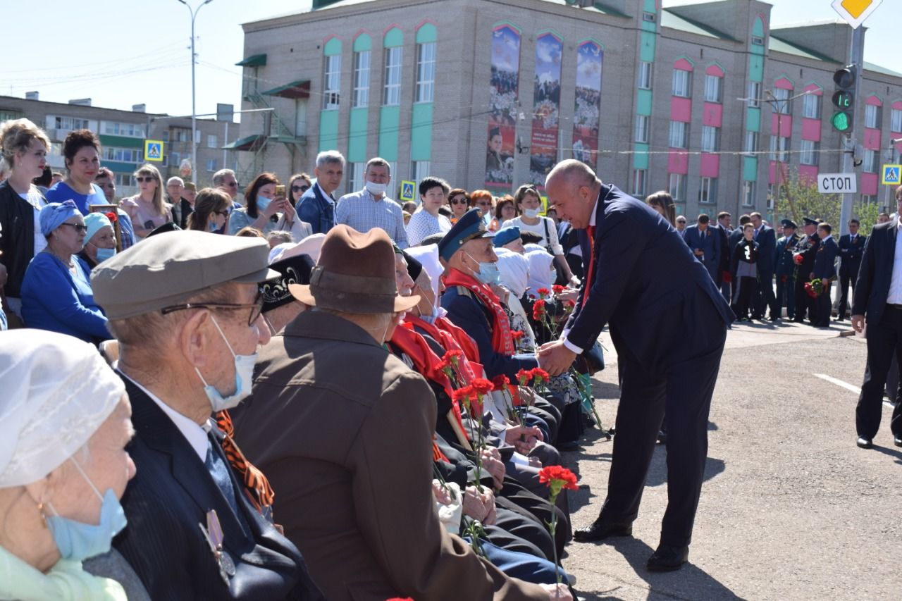 В Азнакаево проходят торжества, посвященные Дню Победы