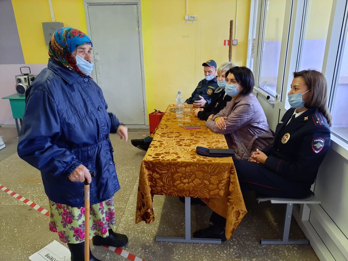 88-летняя Нурлызинан Ахметшина из Азнакаево отдала свой голос на избирательном участке