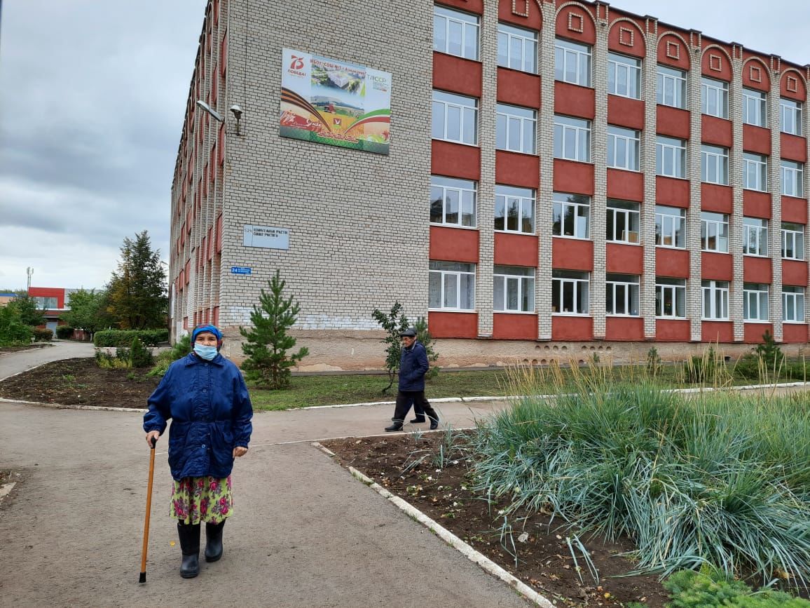 88-летняя Нурлызинан Ахметшина из Азнакаево отдала свой голос на избирательном участке