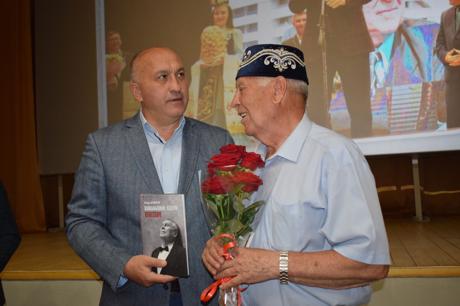 В Азнакаево прошла презентация новой книги известного земляка Азгара Шакирова
