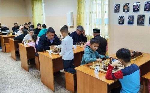 Семейные шахматы в Азнакаево: турнир для учащихся начальных классов