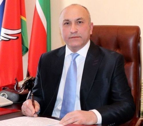 Глава района поздравил азнакаевцев с Днем Конституции Республики Татарстан