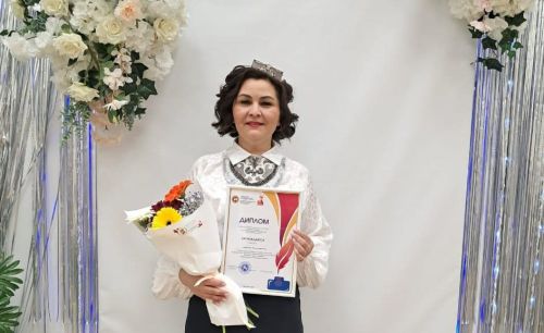 Азнакай укытучысы һөнәри бәйгедә гран-при яулады!
