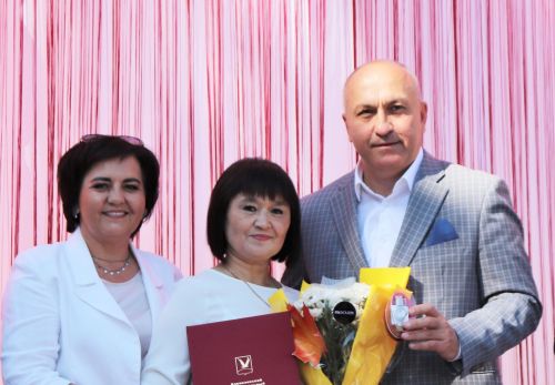 Начальник управления образования Зульфия Гилязова поздравила школьников с последним звонком