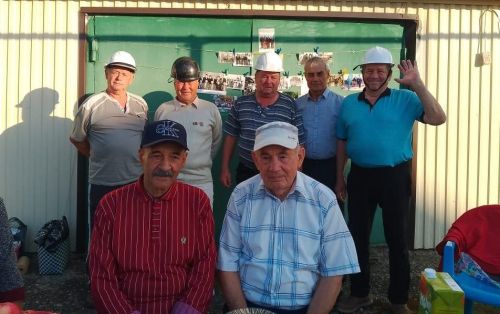 В Азнакаево на улице Буровиков отметили День нефтяника