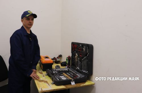 Выполнив долг перед Родиной, продолжает трудовой путь