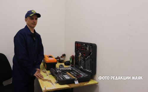 Выполнив долг перед Родиной, продолжает трудовой путь