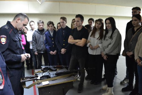 Азнакай яшьләре полиция эшчәнлеге белән танышты