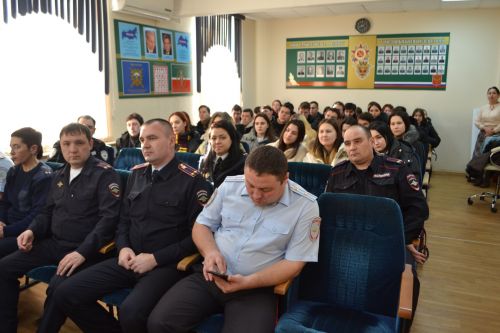 Азнакай яшьләре полиция эшчәнлеге белән танышты