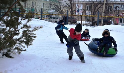 Азнакайда балалар өчен саф һавада кышкы уеннар үткәрелде