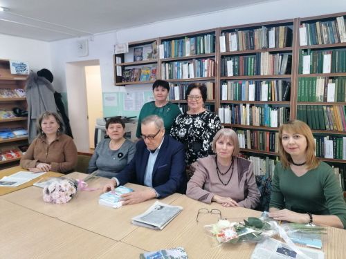 Завгария Шарипова представила землякам свою новую книгу